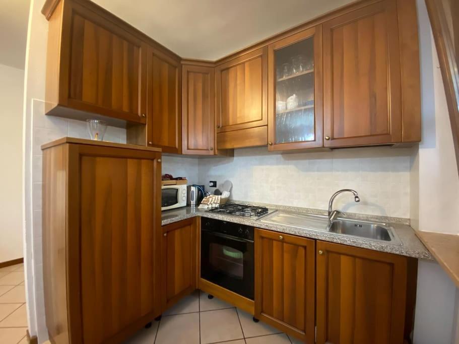 Family House With Free Parking, 450M From Beach Lazise Buitenkant foto