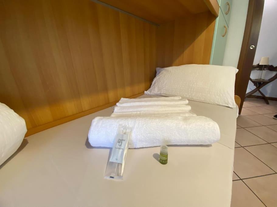Family House With Free Parking, 450M From Beach Lazise Buitenkant foto